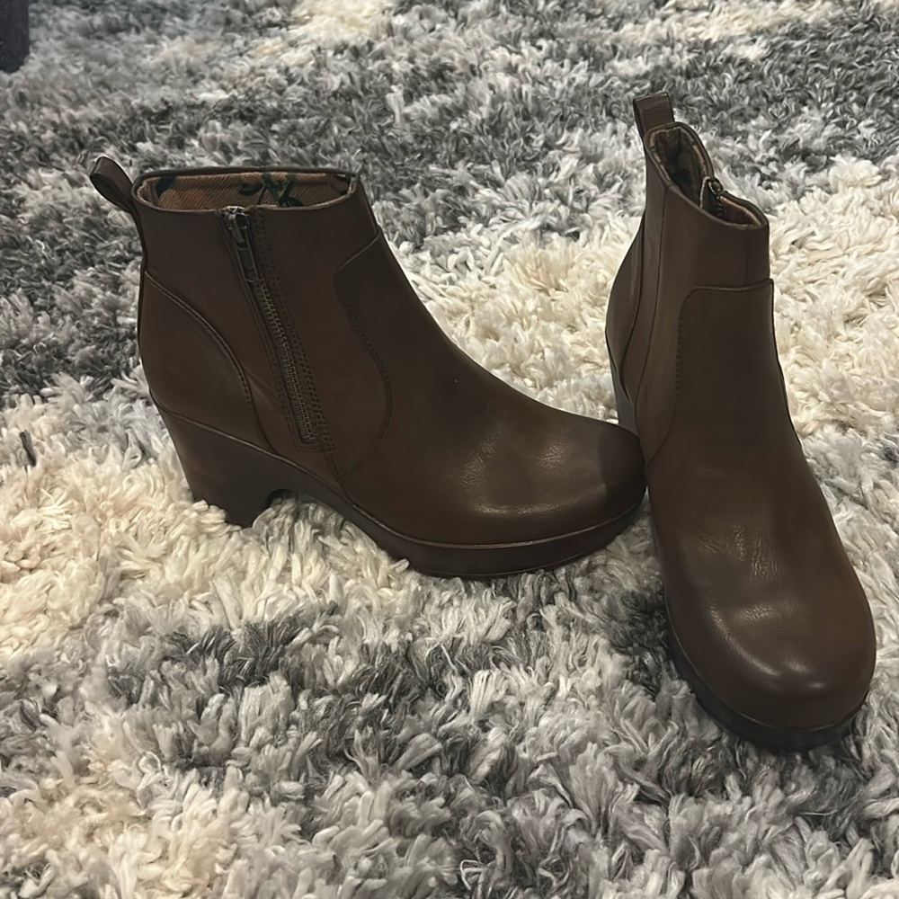 Ankle boots,brown